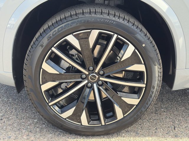 New 2027 Volvo XC90 B5 Plus AWD/4WD image 11