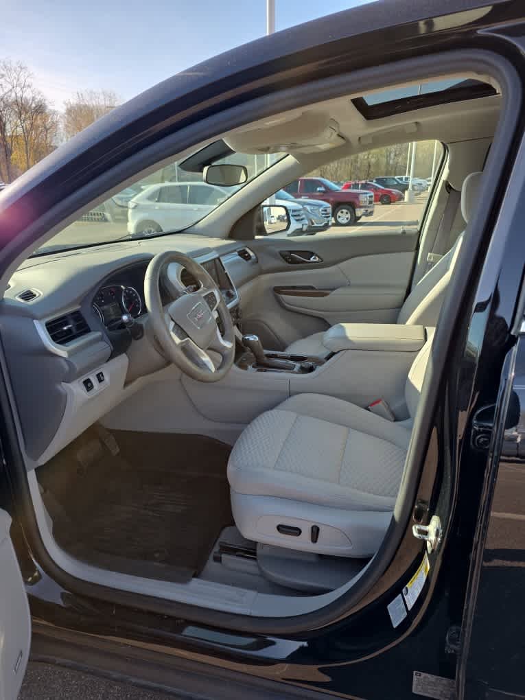 Used 2017 GMC Acadia SLE image 5