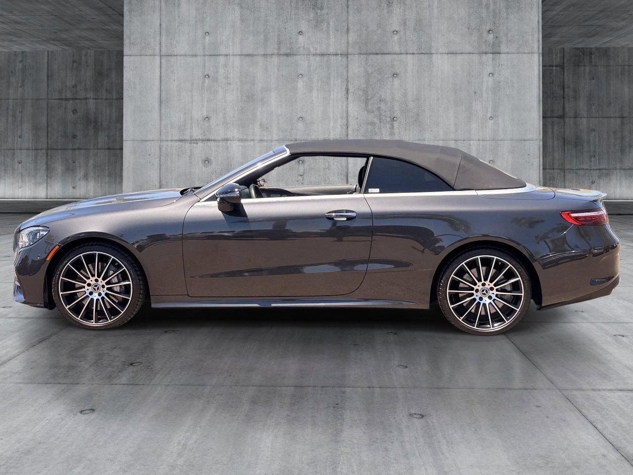 Used 2023 Mercedes-Benz E 450 4MATIC Cabriolet image 2