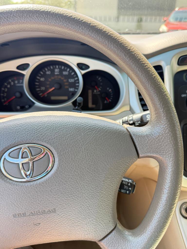 Used 2006 Toyota Highlander 4WD V6 w/ 3rd Row image 16
