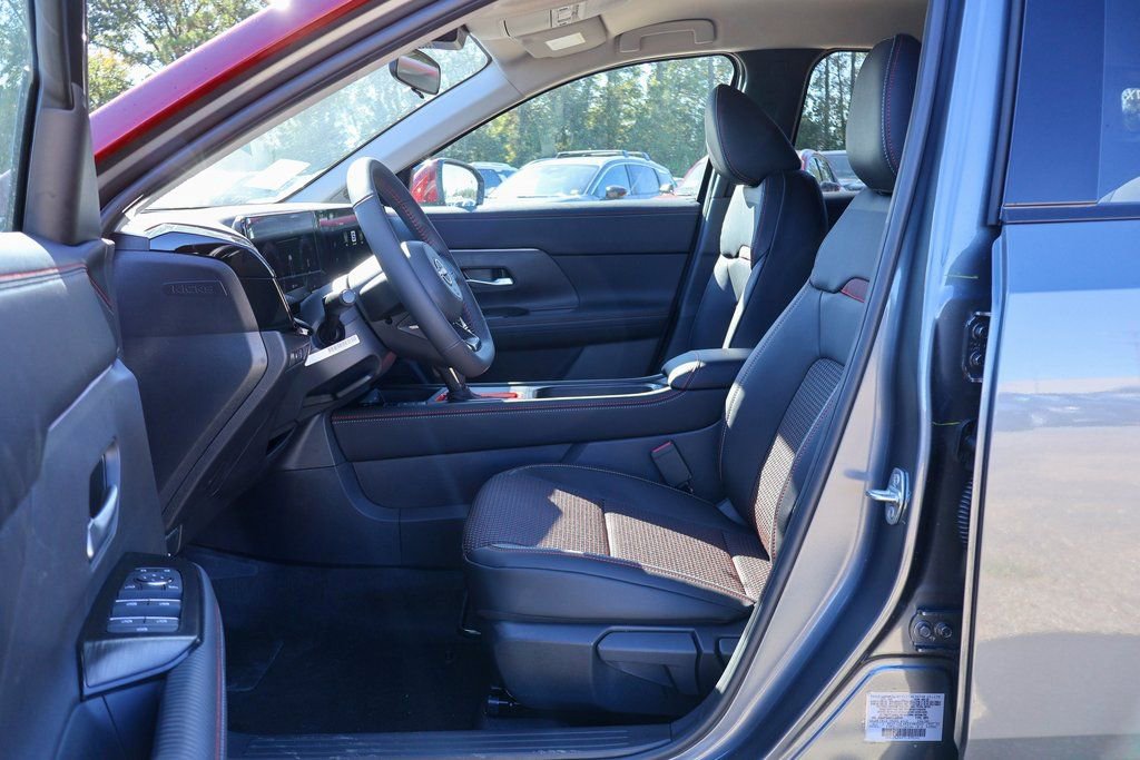 New 2026 Nissan Kicks SR image 7