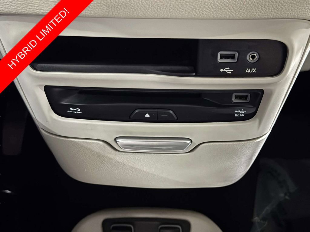 Used 2019 Chrysler Pacifica Limited w/ Advanced Safetytec Group FWD image 14