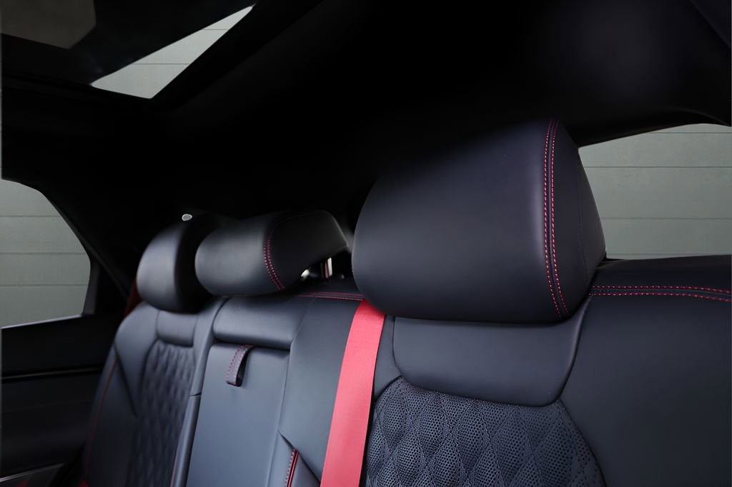 Used 2024 Genesis GV70 3.5T Sport w/ Sport Advanced Package image 67