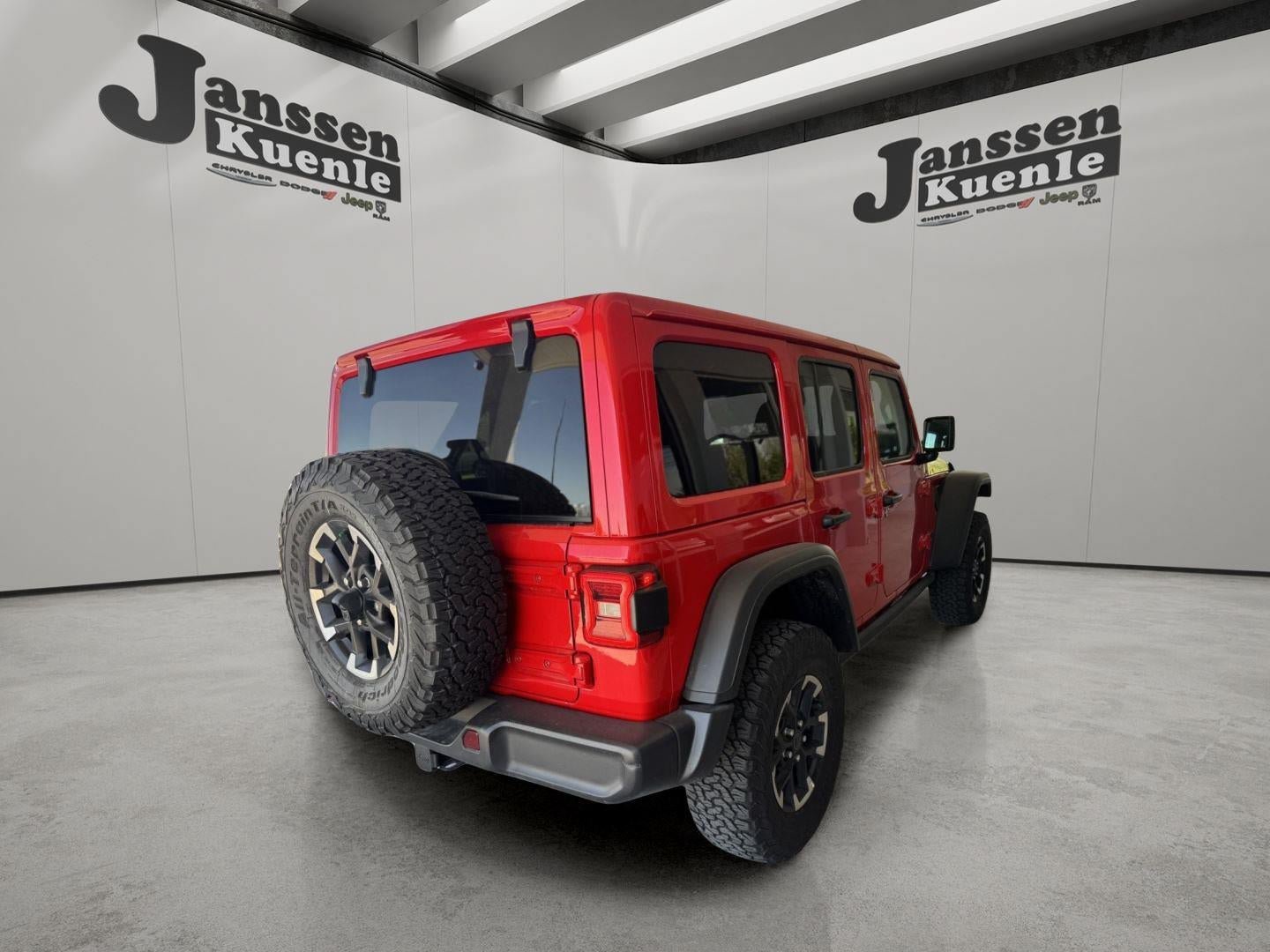 Used 2025 Jeep Wrangler Unlimited Rubicon 4xe w/ Convenience Group AWD/4WD image 3