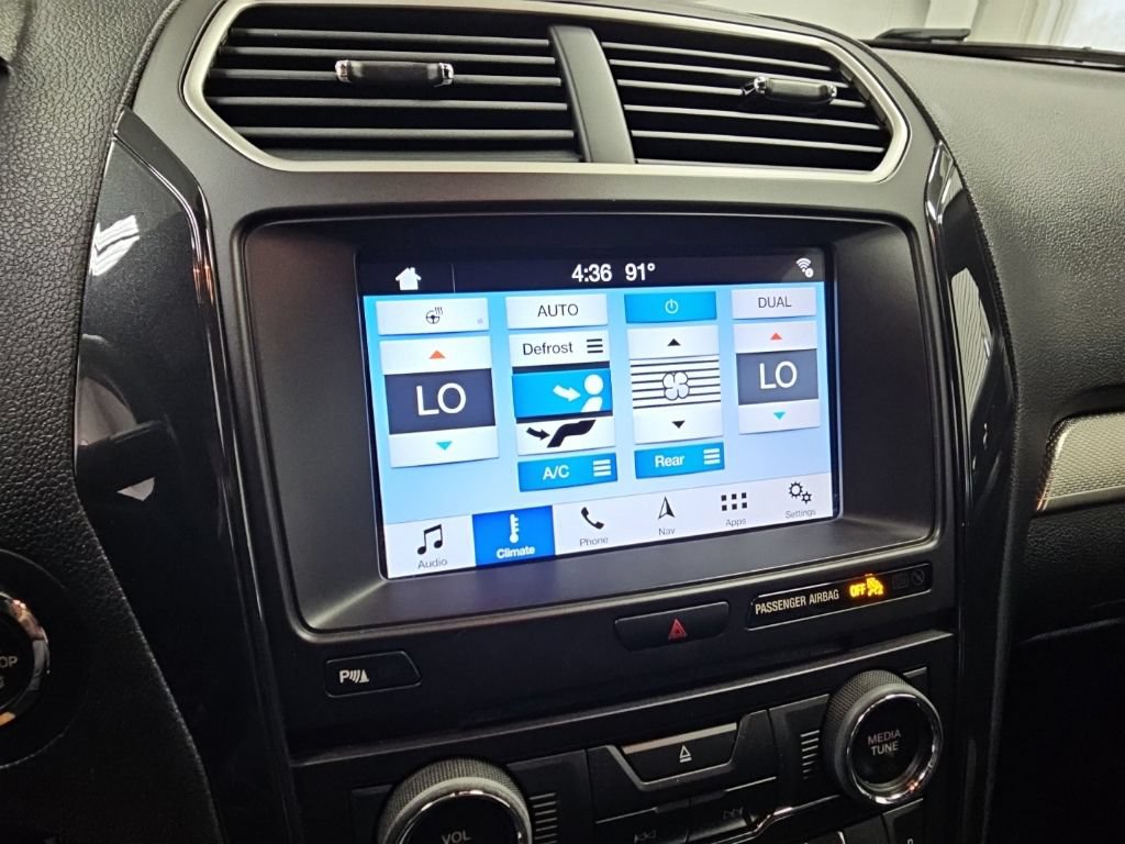 Used 2018 Ford Explorer XLT w/ Equipment Group 202A FWD image 17