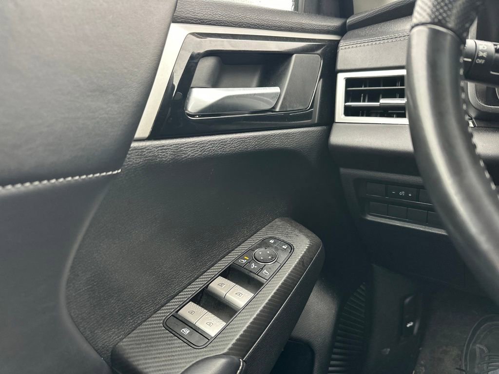 Used 2024 Mitsubishi Outlander SE image 18