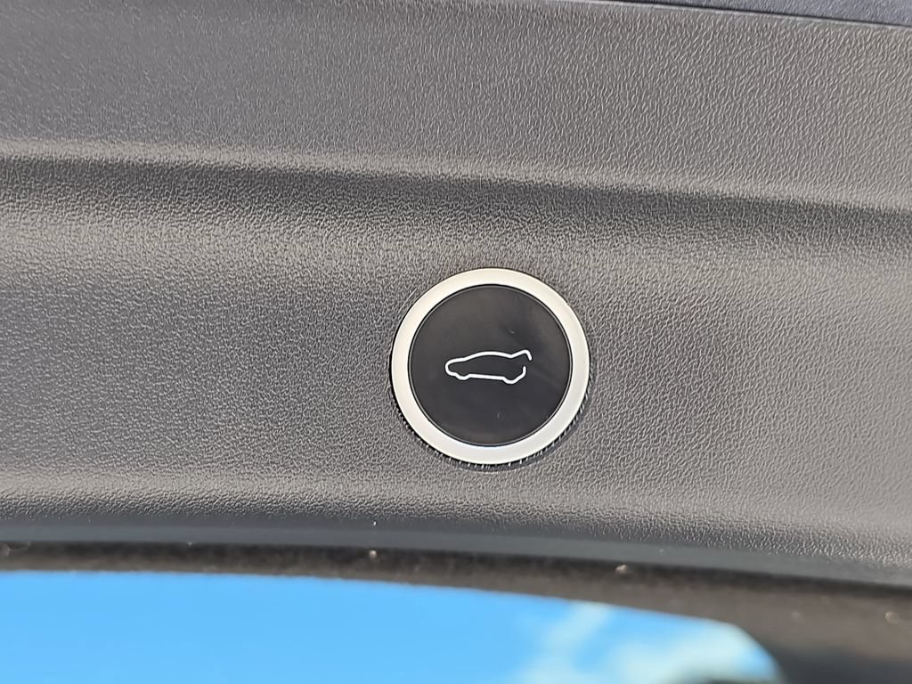 Used 2020 Tesla Model Y Performance AWD/4WD image 16