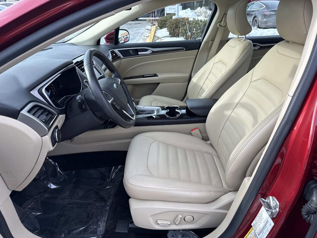 Used 2015 Ford Fusion SE w/ Equipment Group 502A image 25