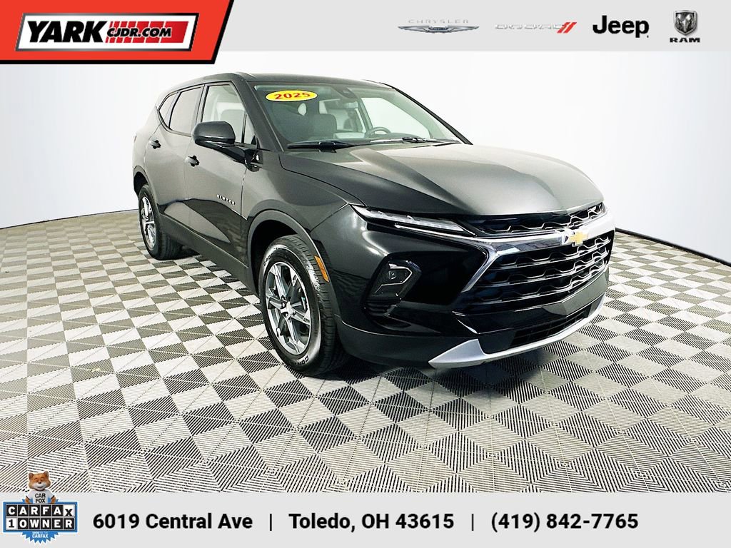 Used 2025 Chevrolet Blazer LT image 1
