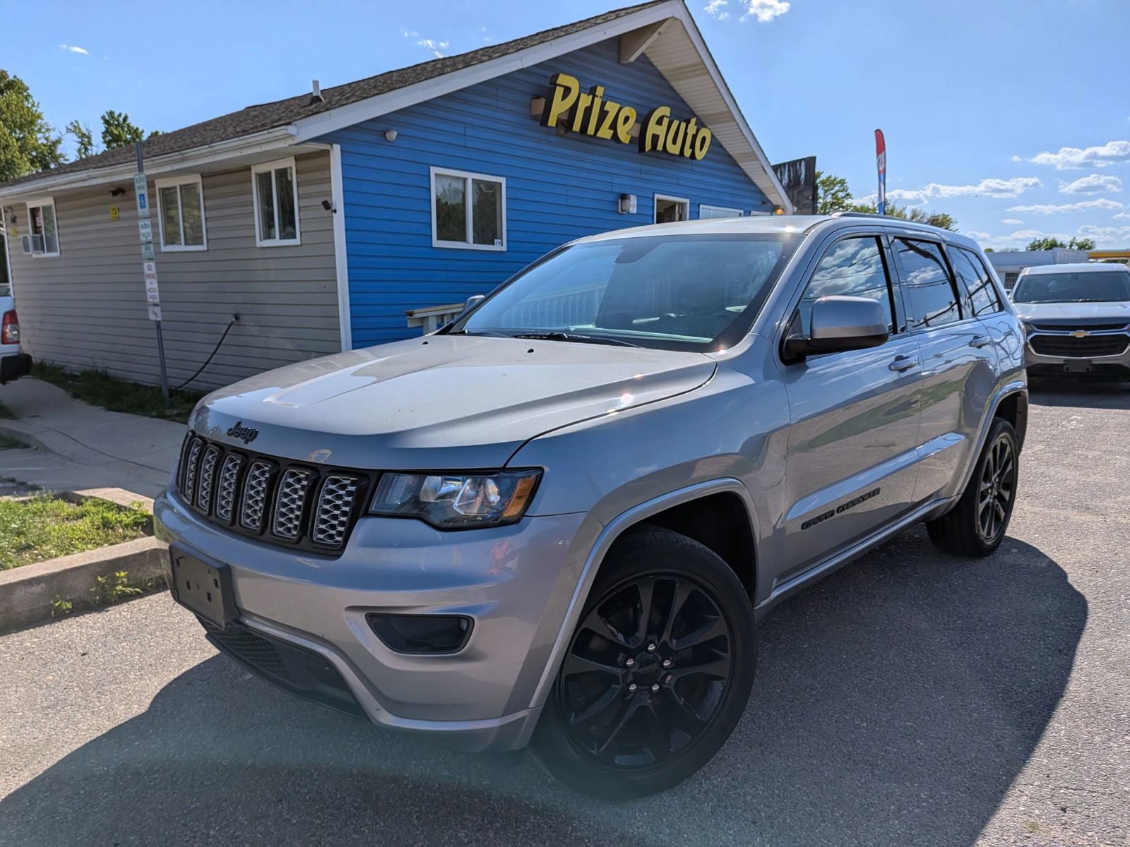 Used 2018 Jeep Grand Cherokee Altitude AWD/4WD image 2