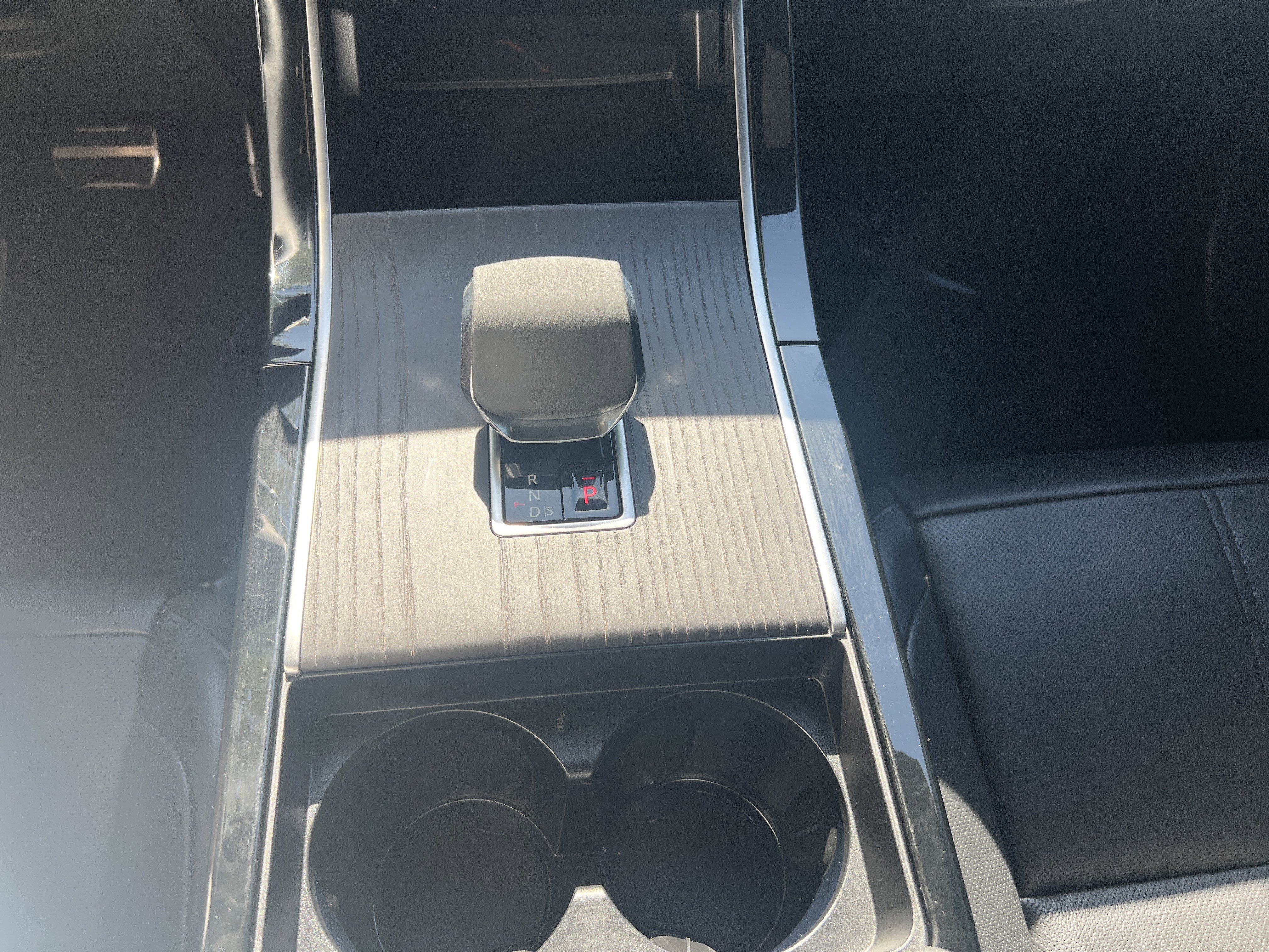 Certified 2024 Land Rover Range Rover Velar Dynamic SE image 17