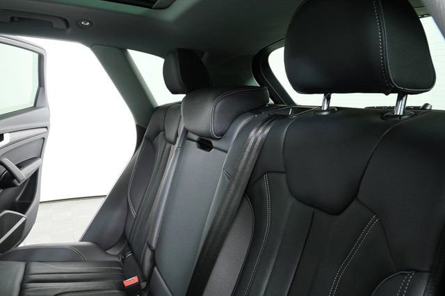 Used 2023 Audi Q5 e Premium Plus w/ Premium Plus Package image 21