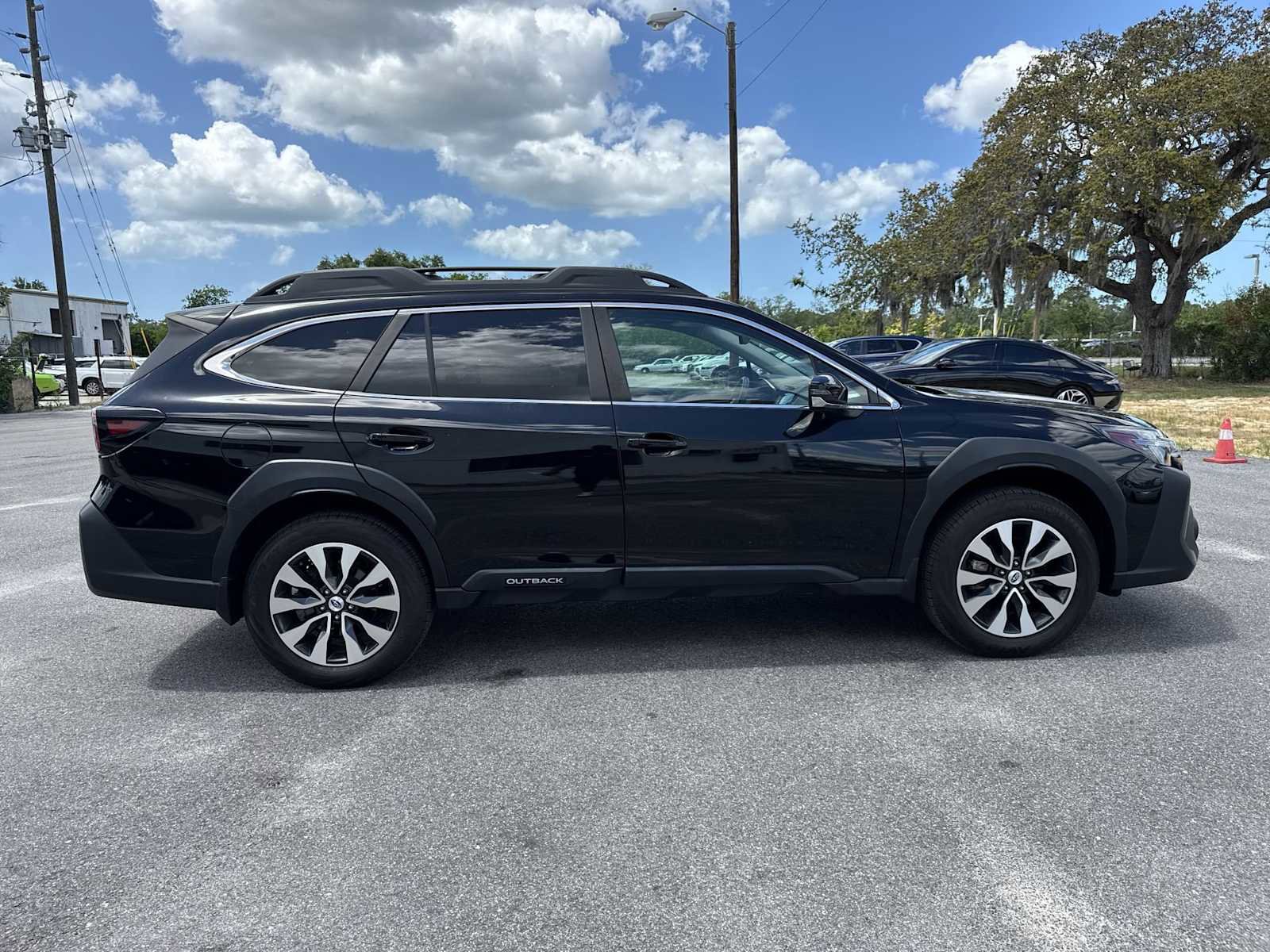 Used 2023 Subaru Outback Limited image 7