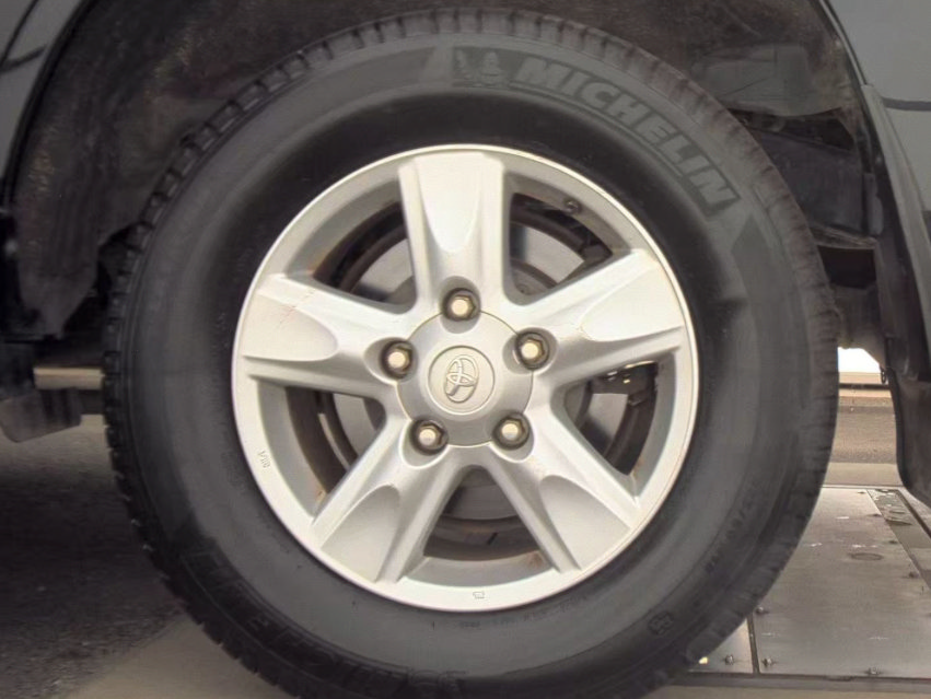 Used 2011 Toyota Land Cruiser w/ Upgrade Pkg AWD/4WD image 15