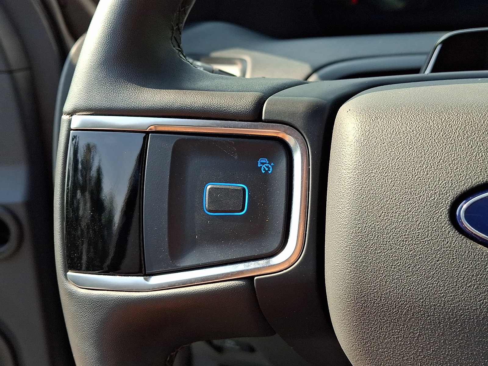 Certified 2025 Ford Expedition Active AWD/4WD image 23