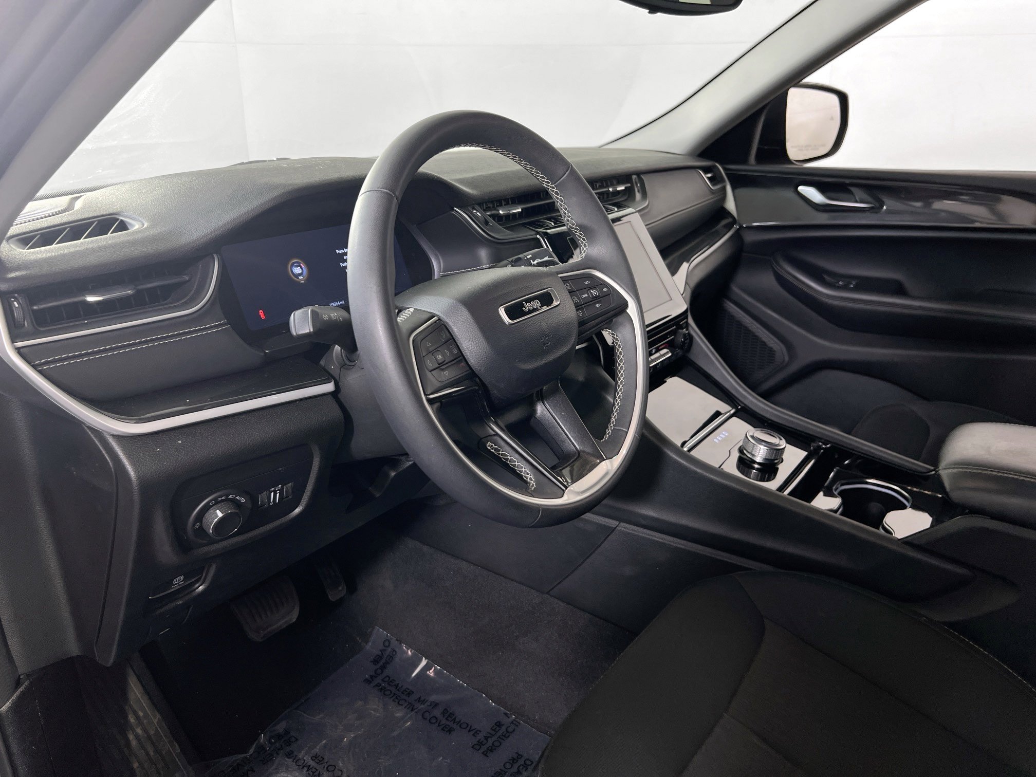 Used 2023 Jeep Grand Cherokee L Laredo AWD/4WD image 9