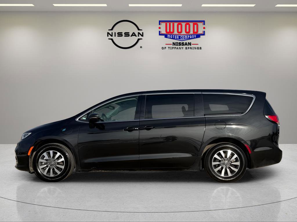 Used 2023 Chrysler Pacifica Touring-L image 6