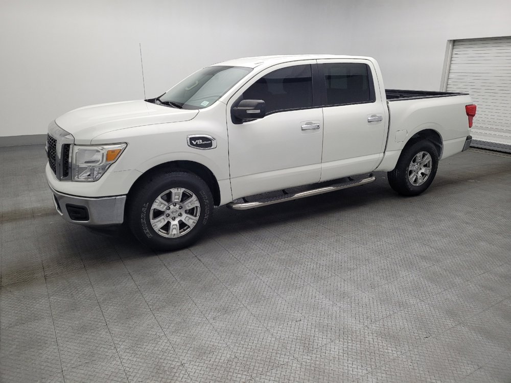 Used 2017 Nissan Titan SV RWD image 2