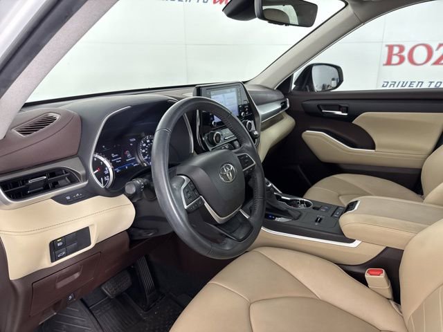 Used 2022 Toyota Highlander XLE image 12