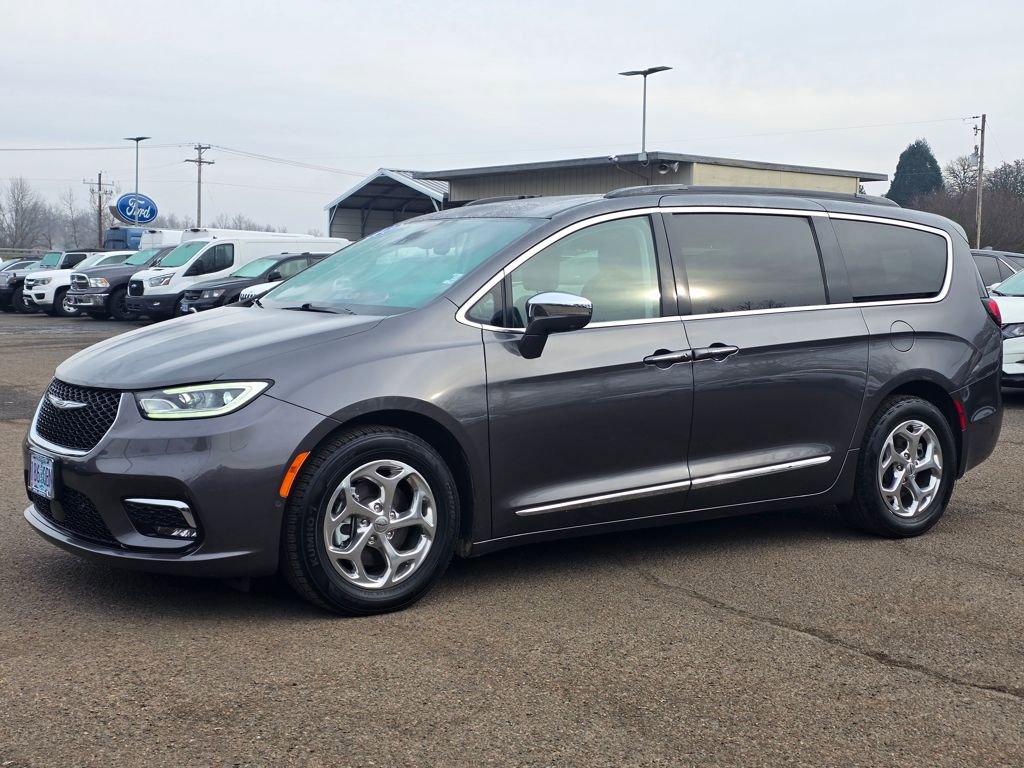 Used 2022 Chrysler Pacifica Limited image 1