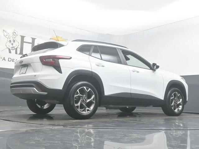 Used 2025 Chevrolet Trax LT w/ LT Convenience Package FWD image 31