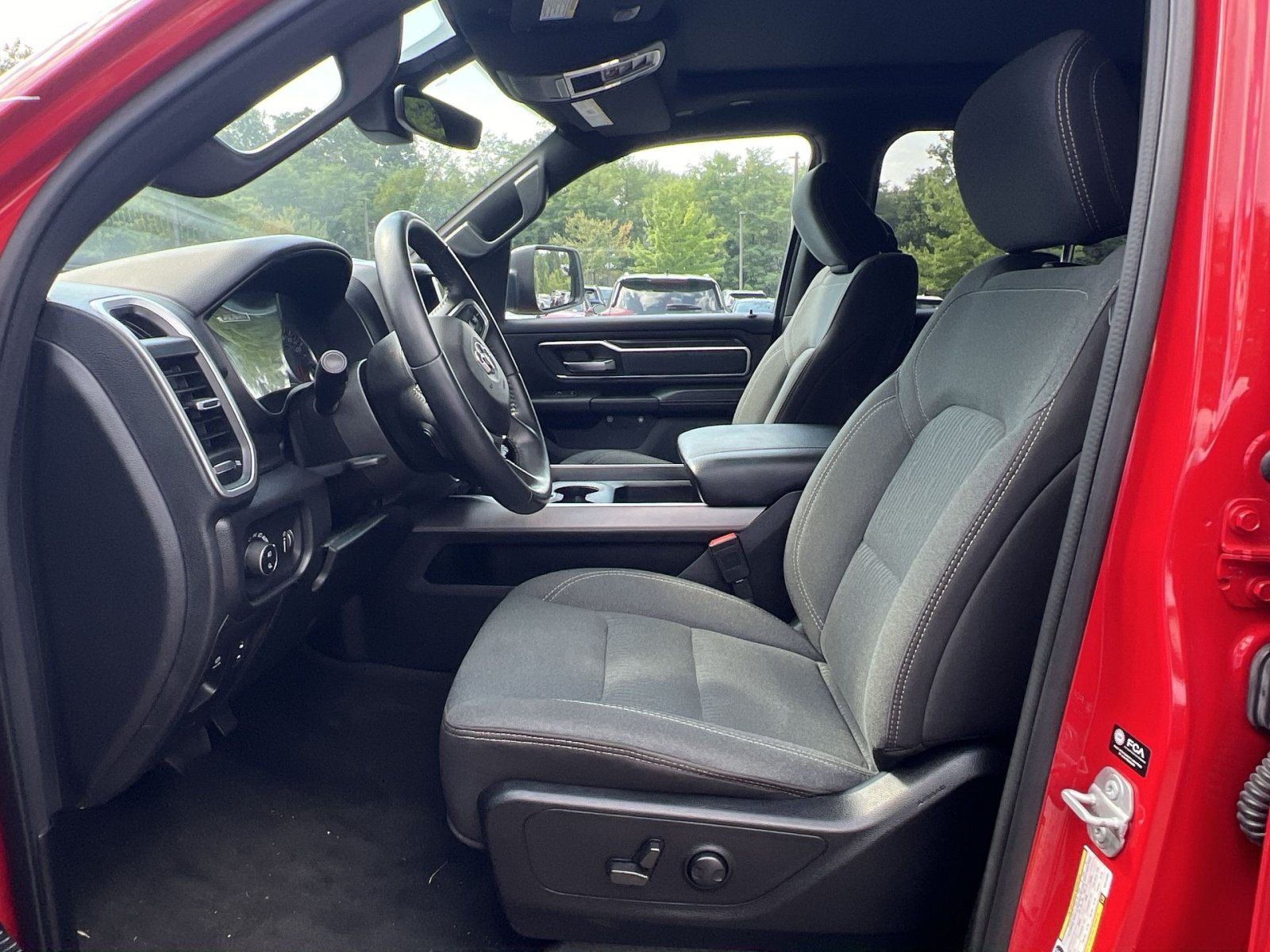 Used 2022 RAM 1500 Big Horn AWD/4WD image 18