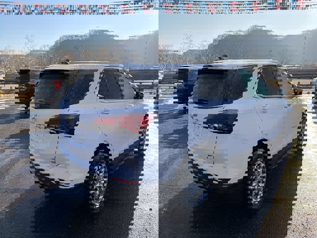 Used 2022 Chevrolet Equinox LT image 3