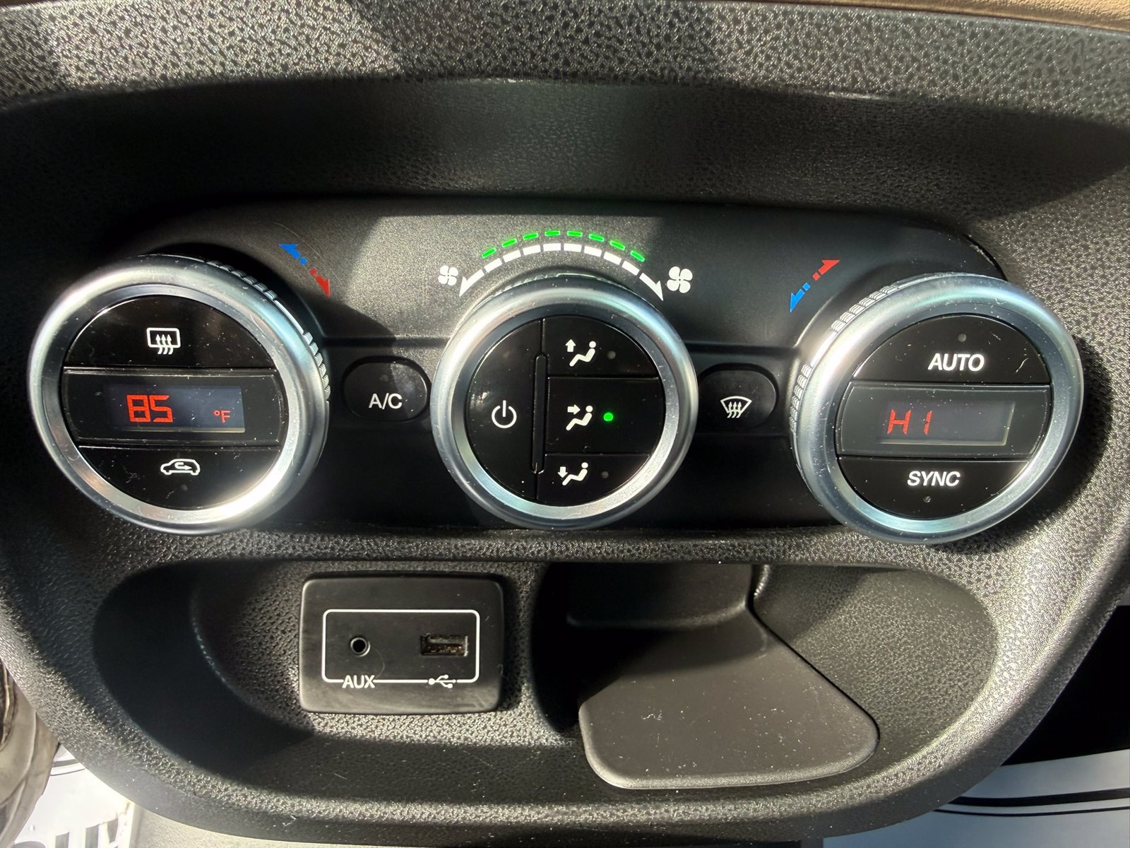Used 2015 FIAT 500L Trekking FWD image 38