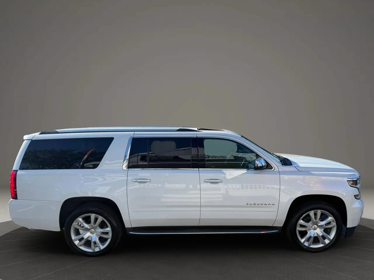 Used 2017 Chevrolet Suburban Premier AWD/4WD image 7