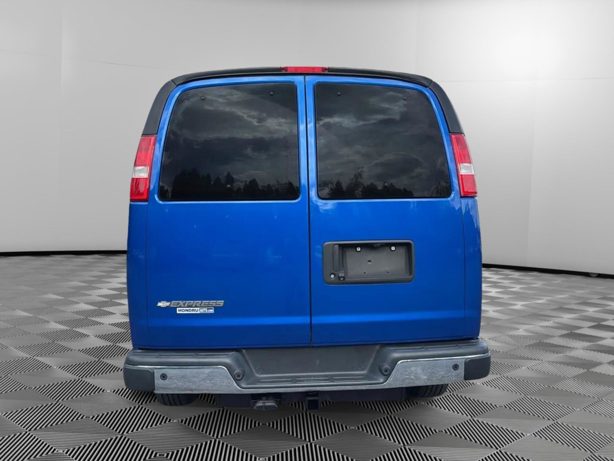 Used 2019 Chevrolet Express 3500 LS w/ Chrome Appearance Package RWD image 8