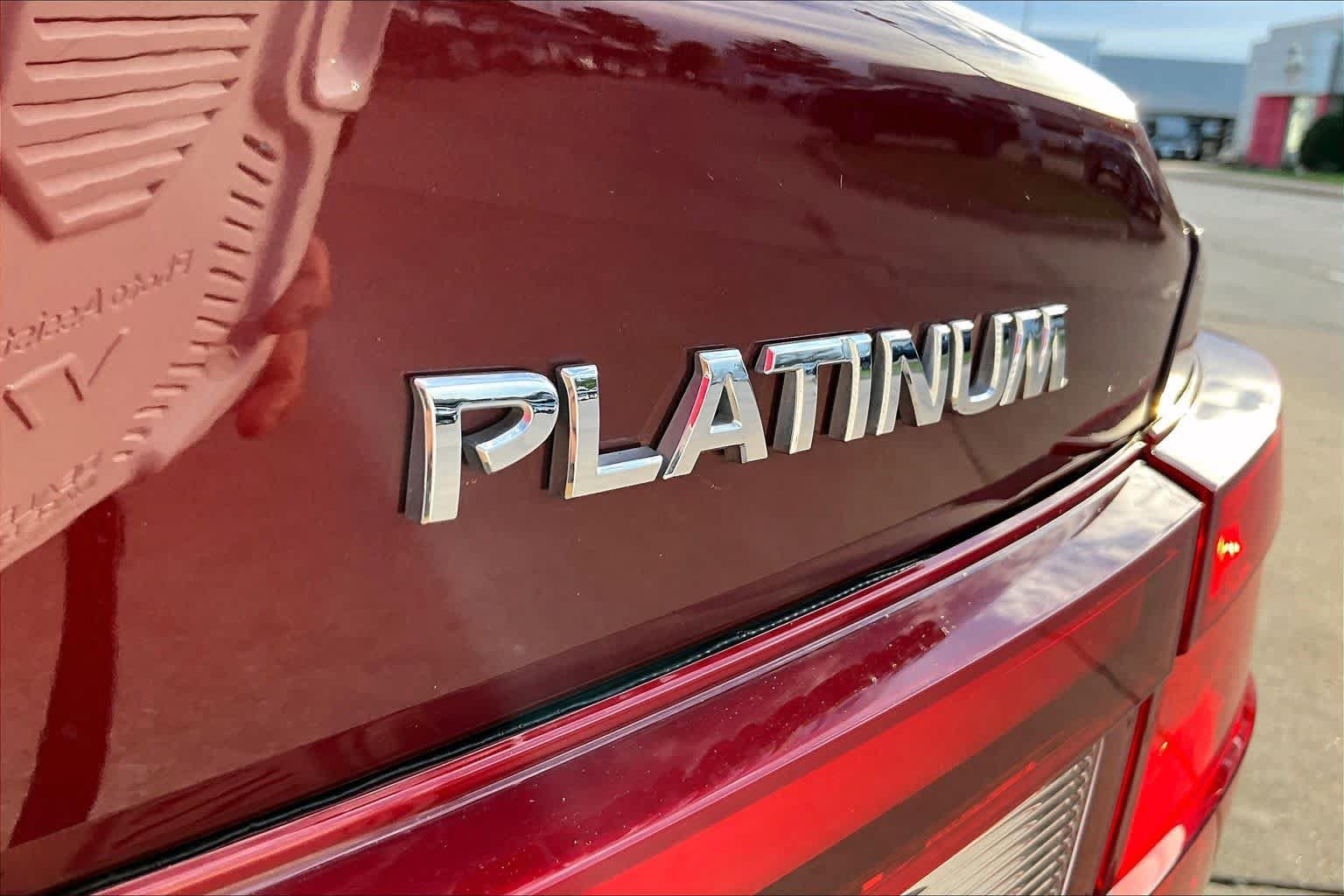 Used 2017 Nissan Maxima Platinum FWD image 9