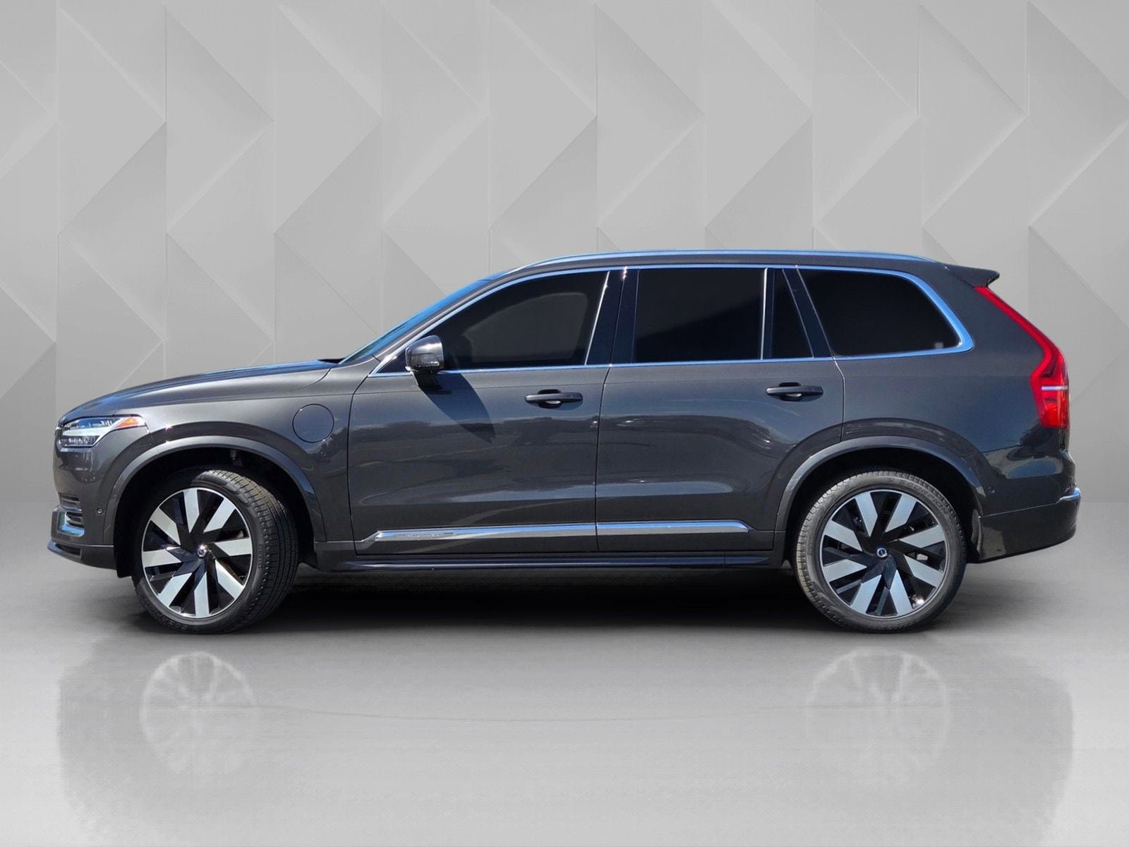 Certified 2023 Volvo XC90 T8 Ultimate AWD/4WD image 3