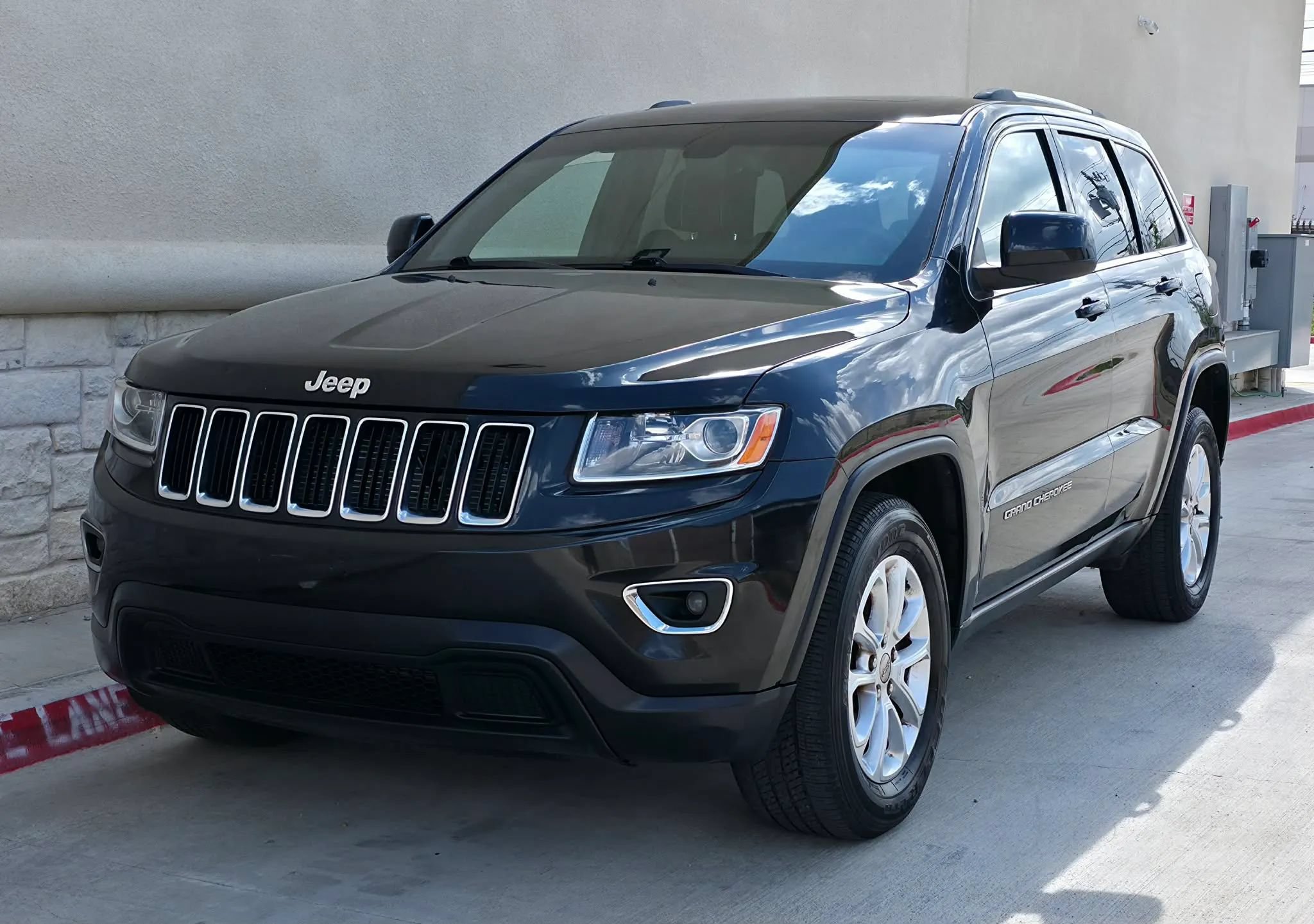 Used 2014 Jeep Grand Cherokee Laredo w/ Security & Convenience Group AWD/4WD image 8