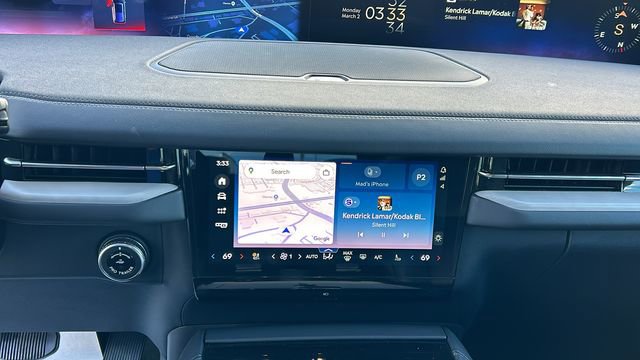 Used 2025 Lincoln Navigator Reserve image 24