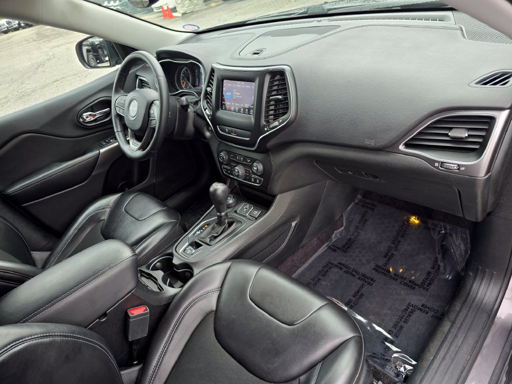 Used 2019 Jeep Cherokee Latitude Plus w/ Comfort/Convenience Group AWD/4WD image 28