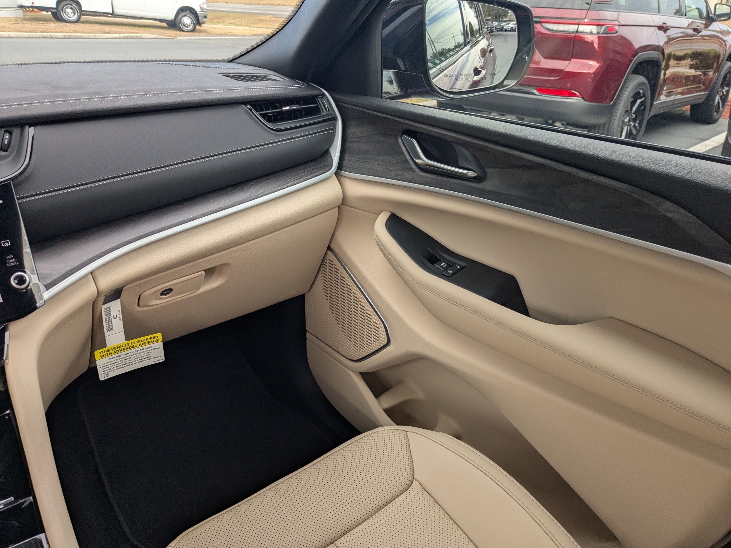 New 2026 Jeep Grand Cherokee Limited w/ Luxury Tech Group II image 16