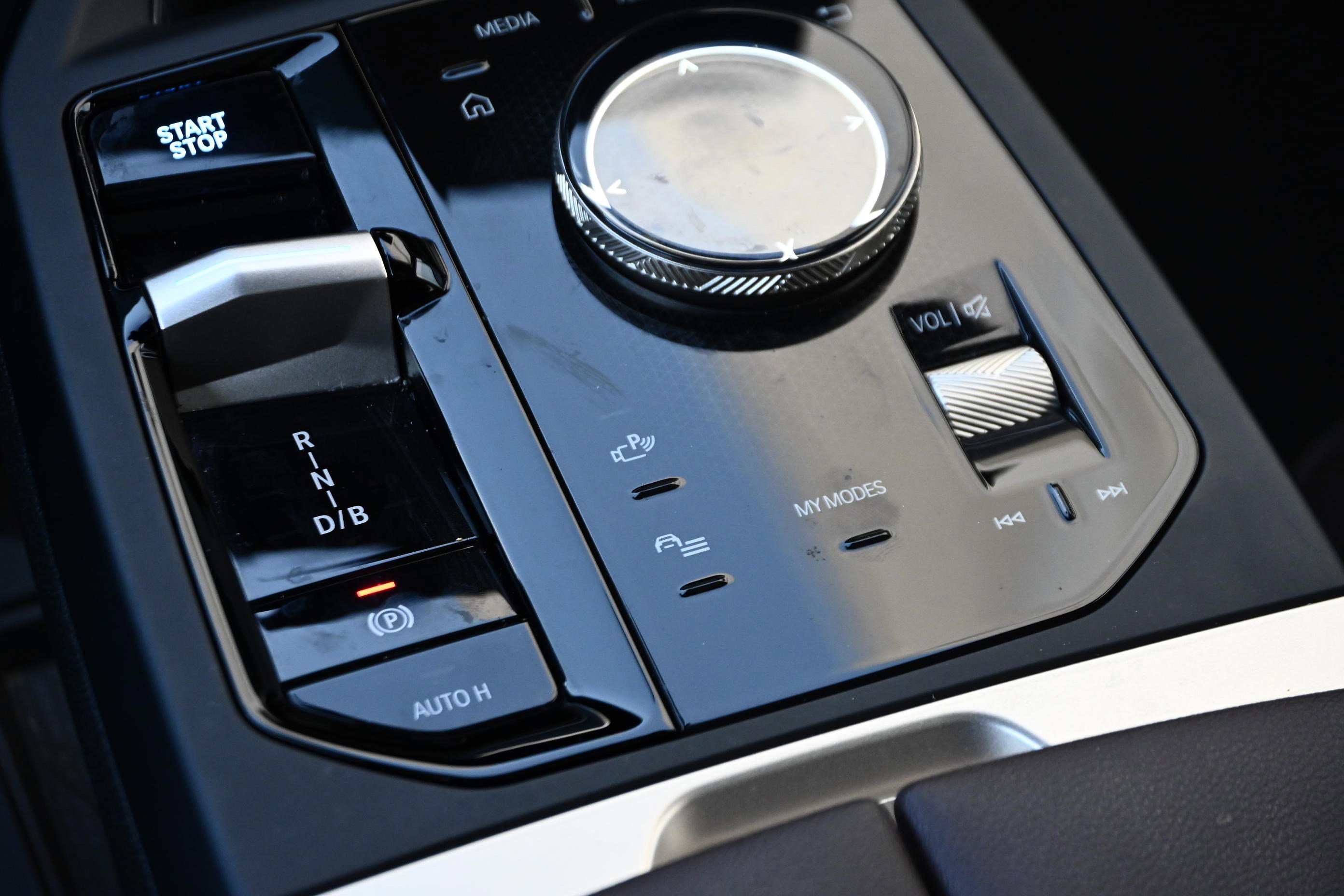 Certified 2025 BMW iX xDrive50 image 18