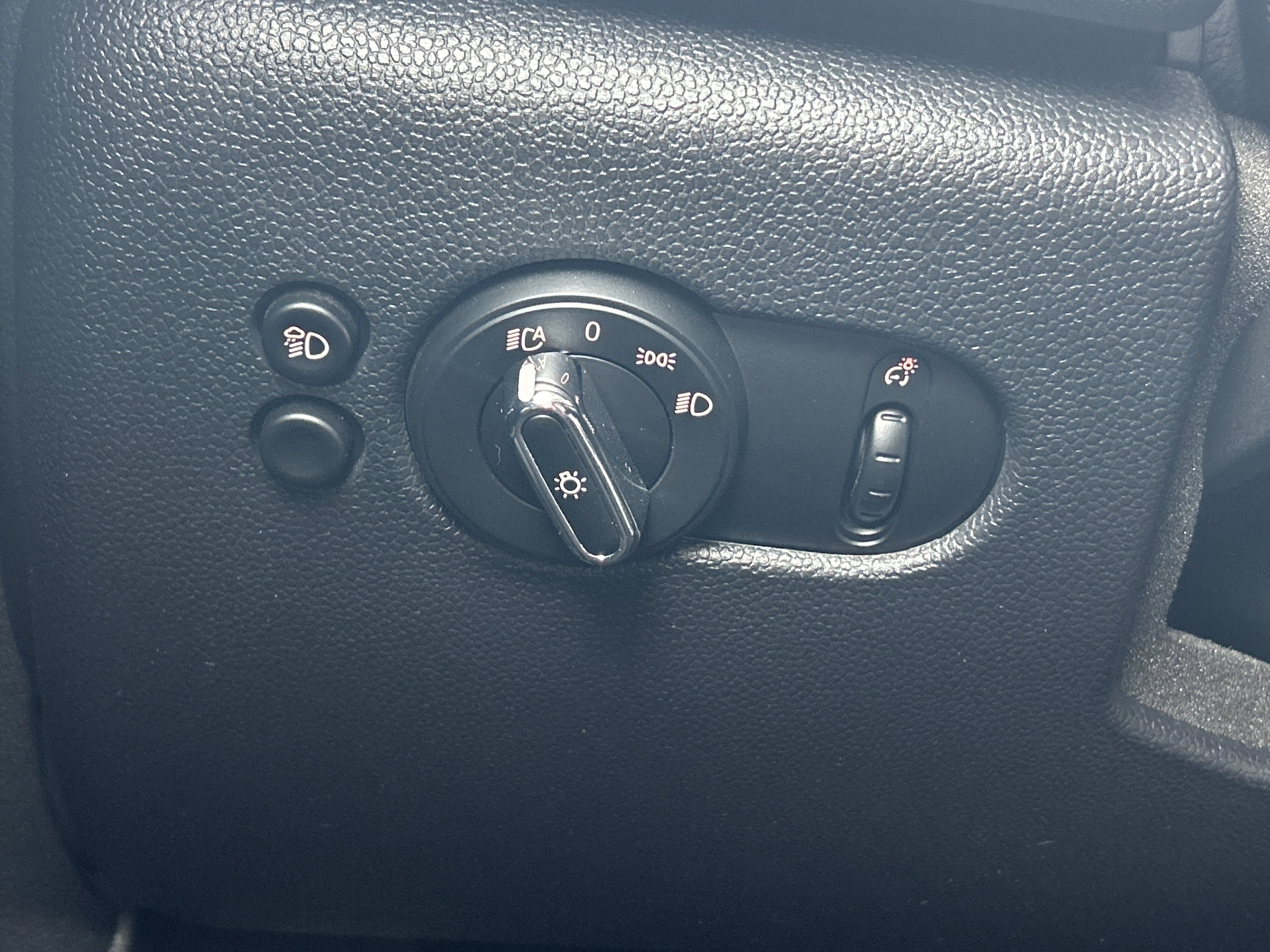 Used 2024 MINI Cooper 2-Door Hardtop FWD image 11