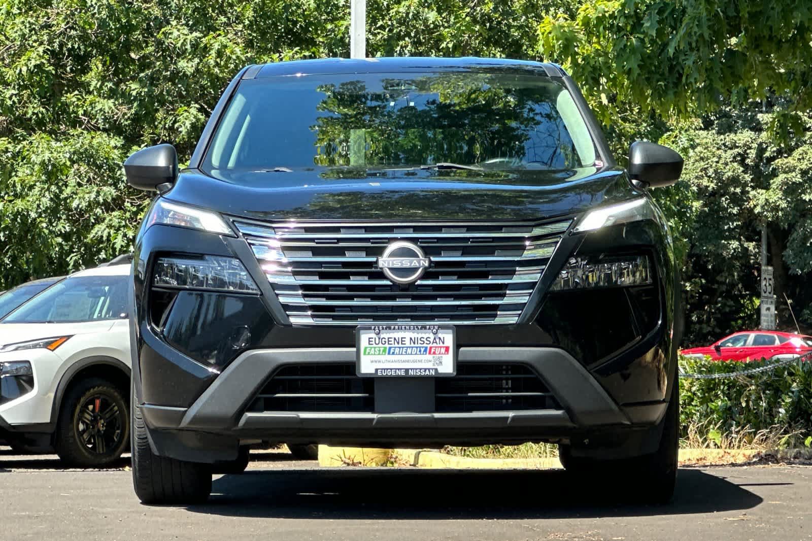 Used 2024 Nissan Rogue S AWD/4WD image 10