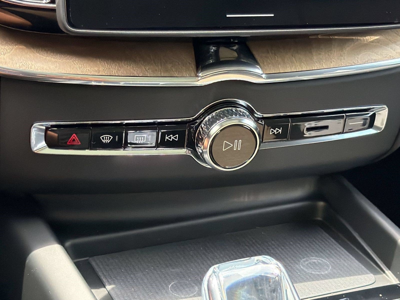 New 2026 Volvo XC60 B5 Plus AWD/4WD image 19