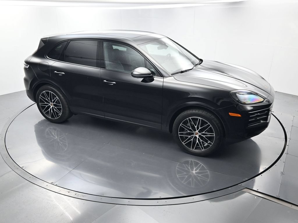 Certified 2025 Porsche Cayenne AWD/4WD image 42