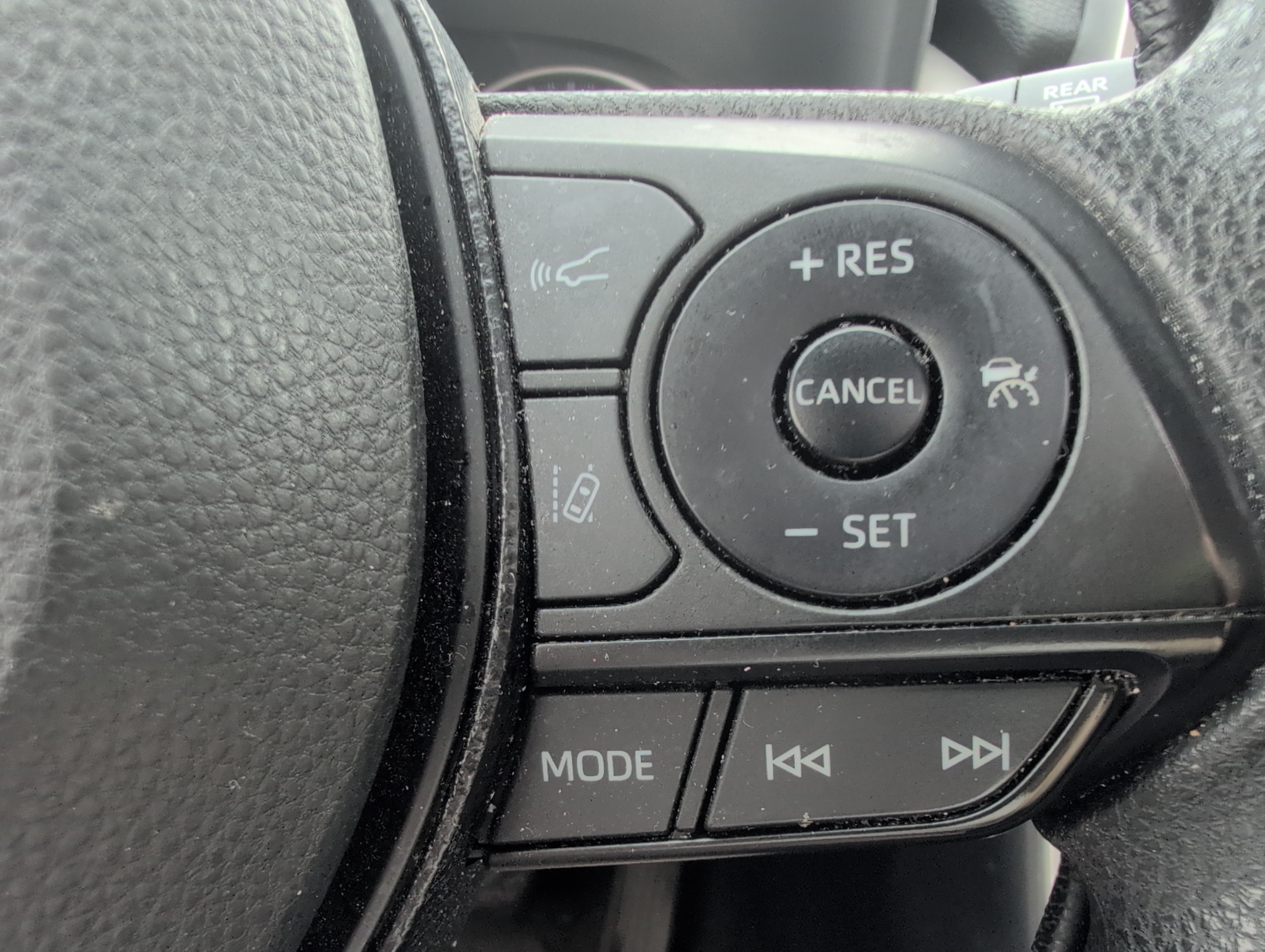 Used 2020 Toyota RAV4 XLE w/ Convenience Package AWD/4WD image 16