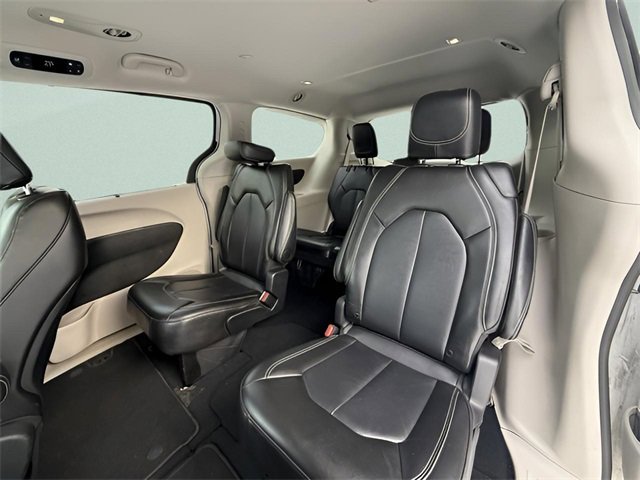 Used 2024 Chrysler Pacifica Touring-L image 22