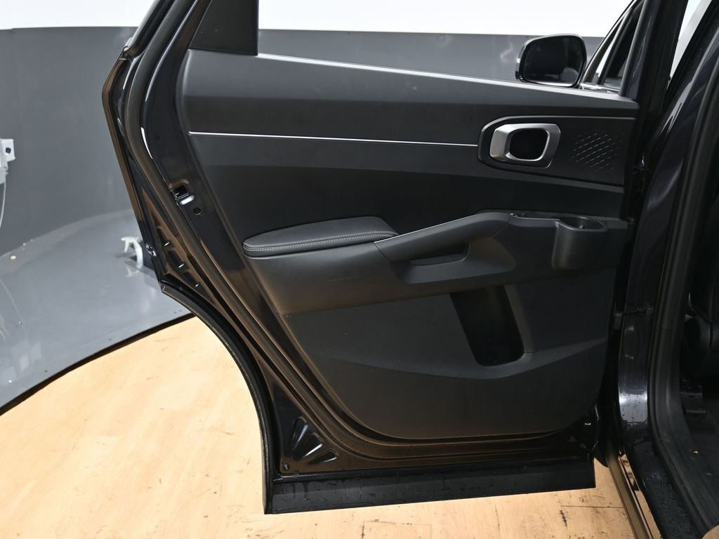 Used 2025 Kia Sorento S image 41