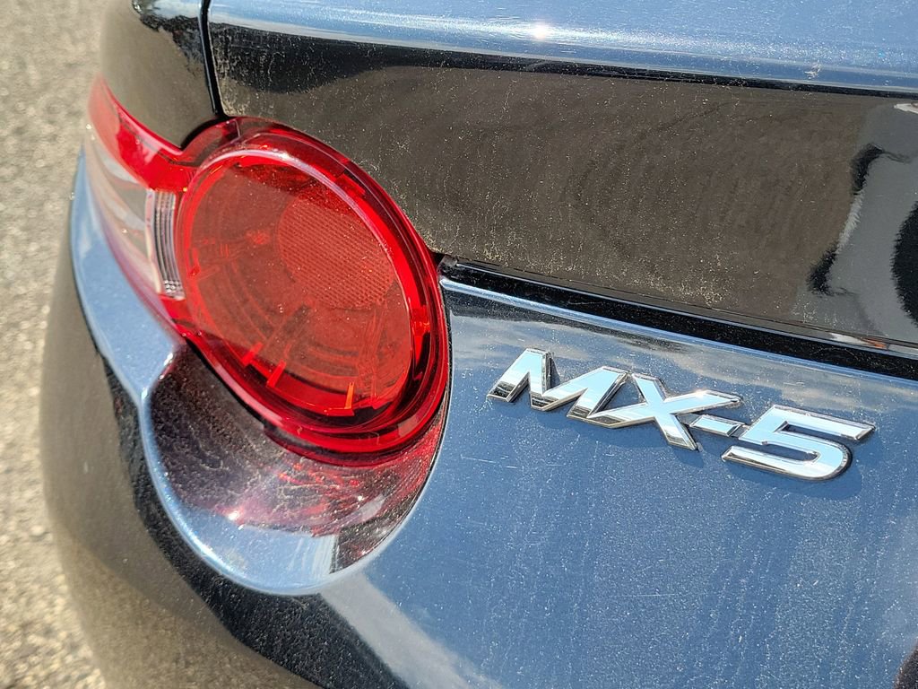 Used 2019 MAZDA MX-5 Miata RF Grand Touring RWD image 17