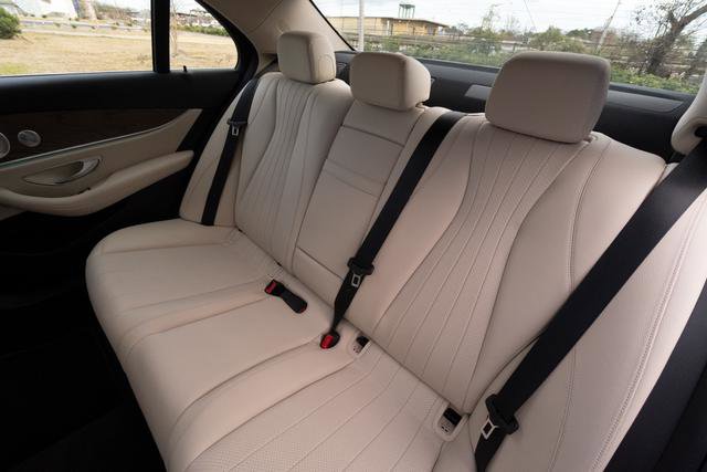 Used 2020 Mercedes-Benz E 350 Sedan image 29