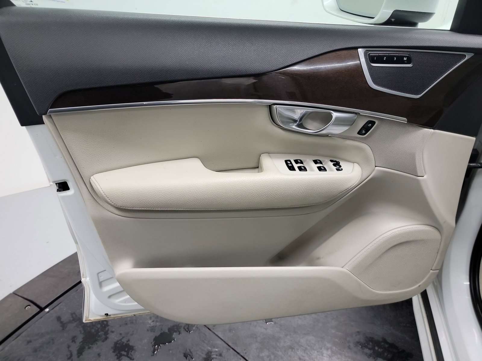 Used 2019 Volvo XC90 T6 Momentum w/ Advanced Package image 13