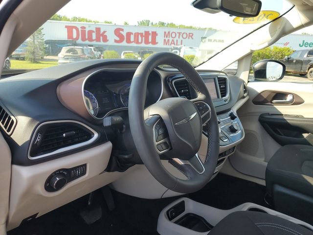 Used 2024 Chrysler Voyager LX FWD image 13