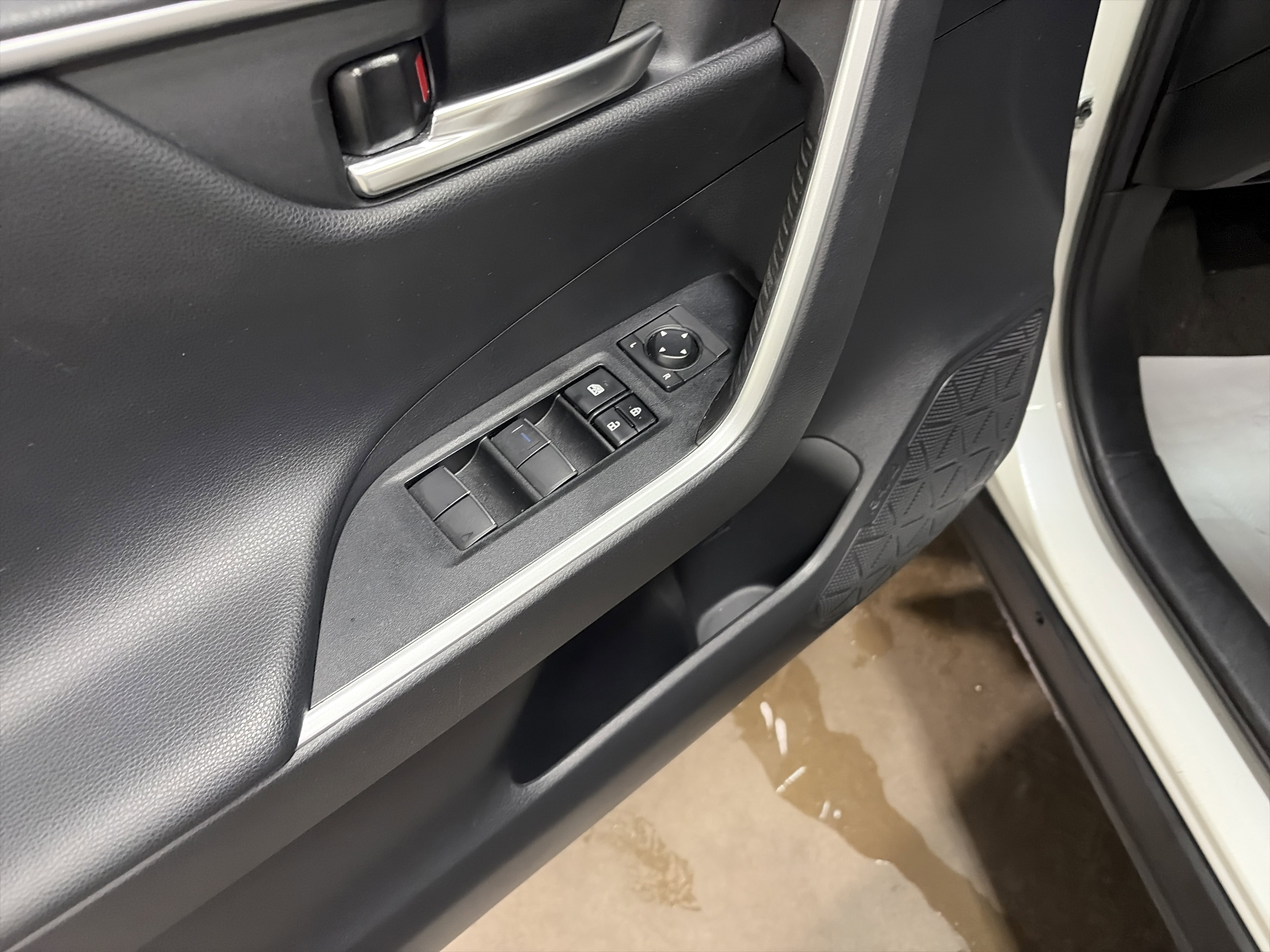 Used 2021 Toyota RAV4 XSE w/ XSE Grade Weather Package image 26