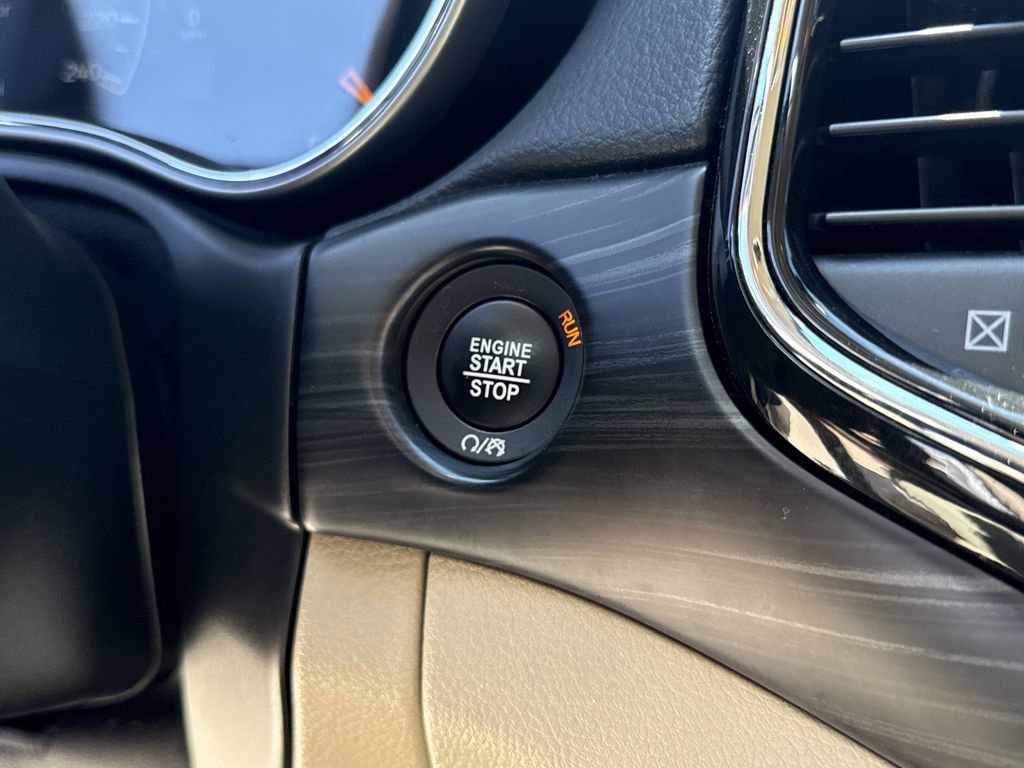 Used 2022 Jeep Grand Cherokee Laredo E w/ Security & Convenience Group image 18